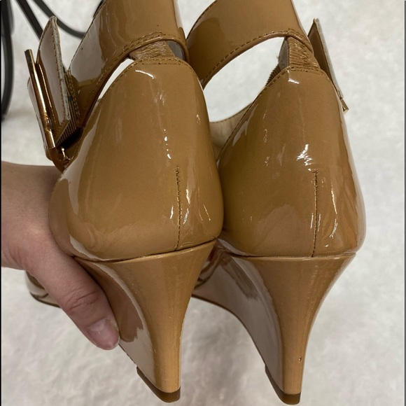 Chic Beige Arturo Chiang Wedges Size 9.5 - Picture 2 of 15